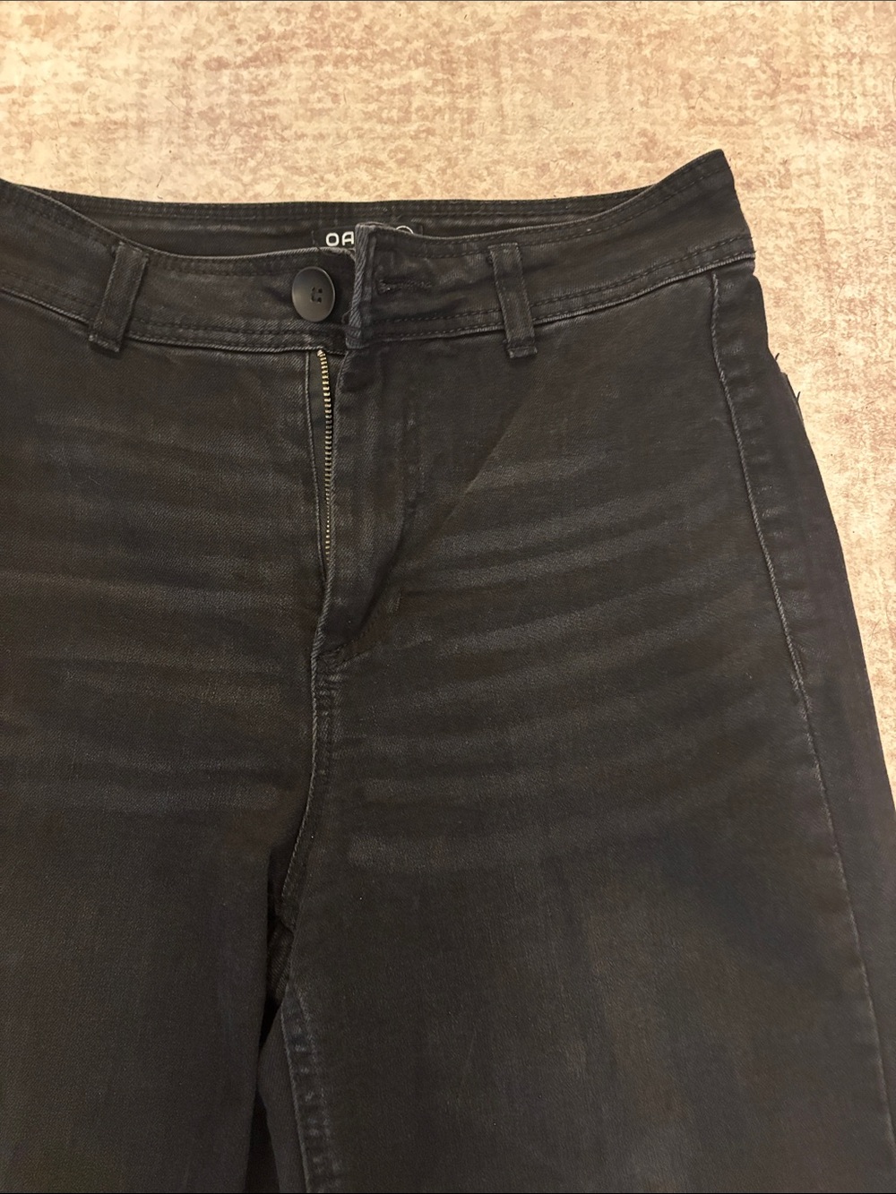 High-Rise Black Wide-Leg Jeans with Raw Hem - Picture 3 of 3